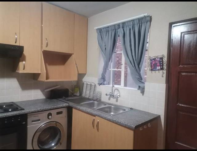 2 BEDROOM TOWNHOUSE FOR SALE IN BIRCHLEIGH